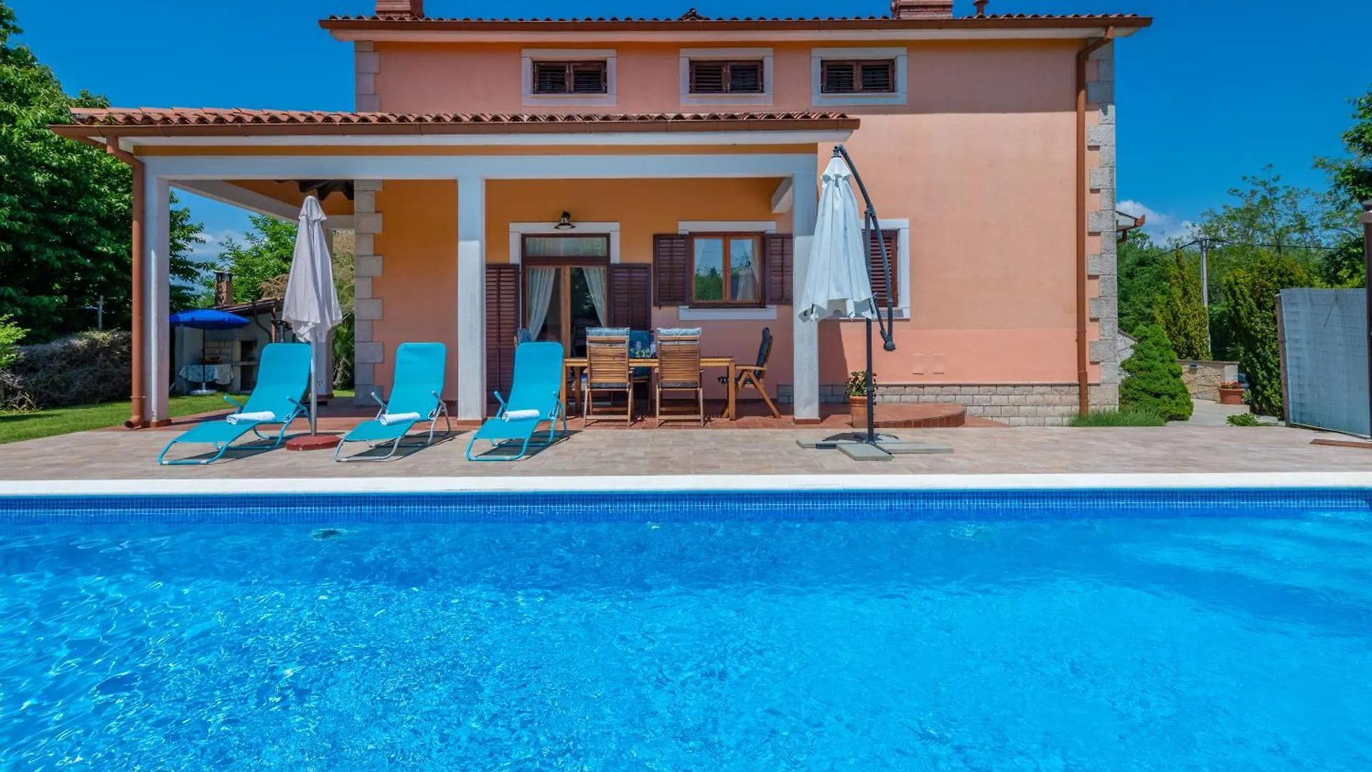 בית נופש Santalezi Villa Ornela, Summer And Sun, Ideal For Families And Pets!