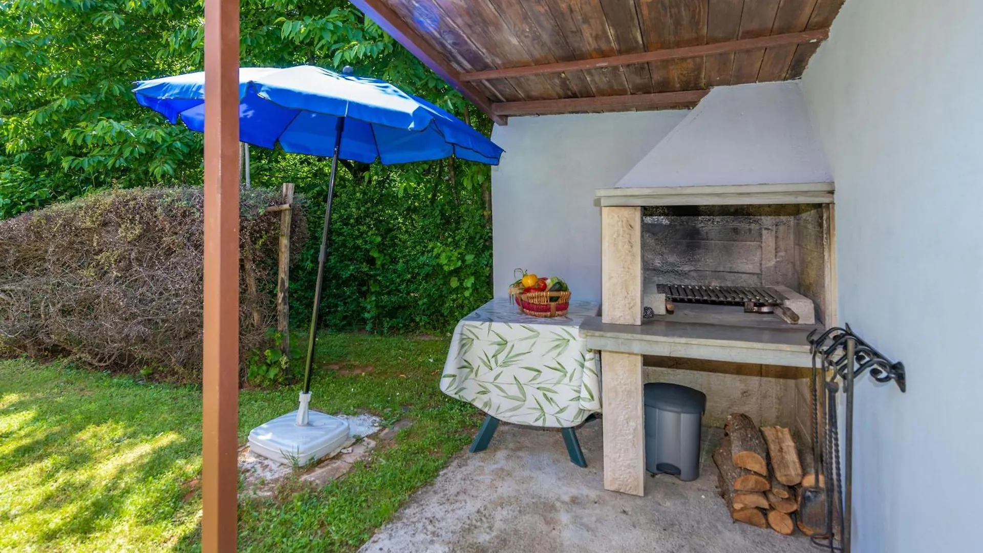 בית נופש Santalezi Villa Ornela, Summer And Sun, Ideal For Families And Pets!