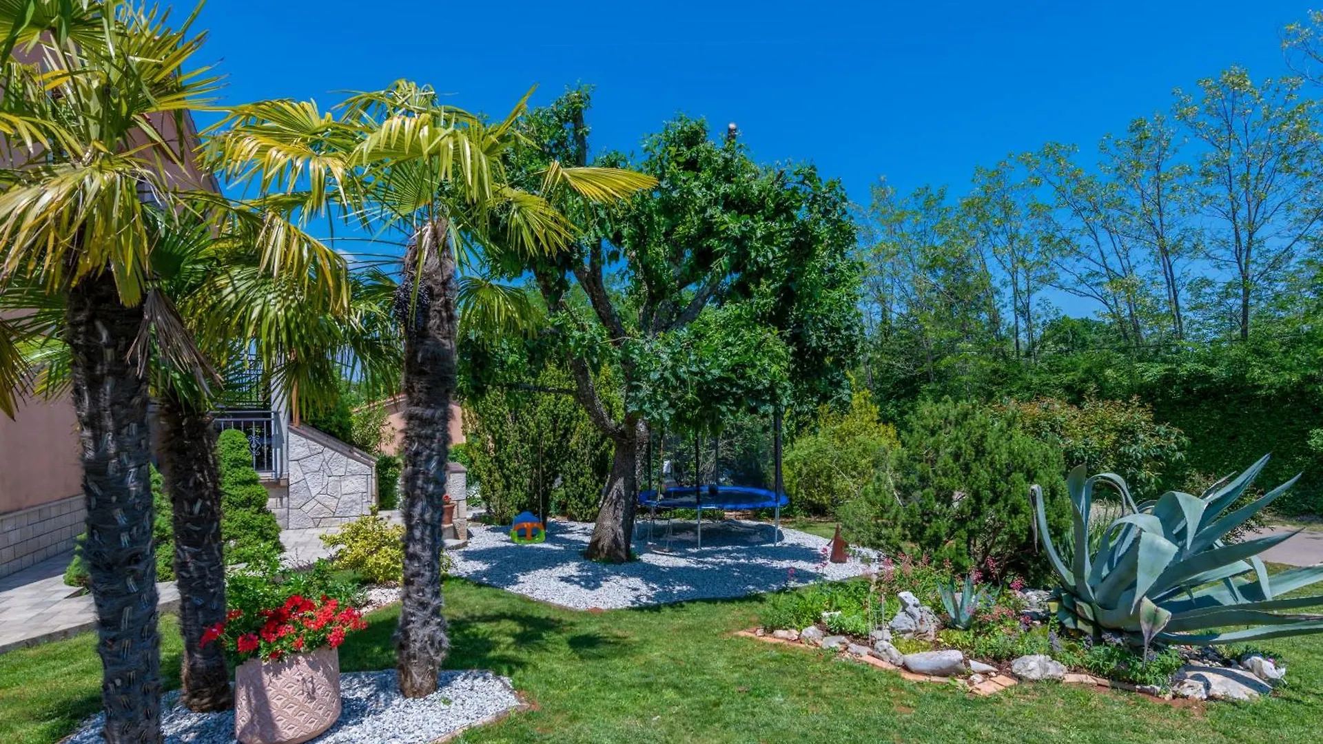 בית נופש Santalezi Villa Ornela, Summer And Sun, Ideal For Families And Pets!